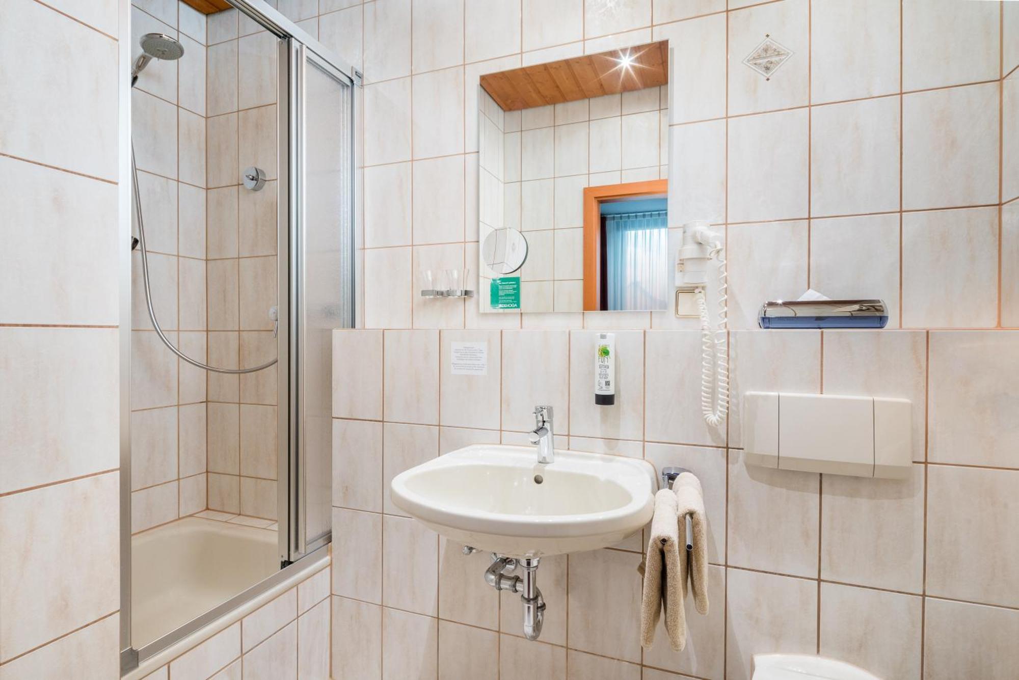 Hotel Straubs Schoene Aussicht クリンゲンベルク・アム・マイン エクステリア 写真