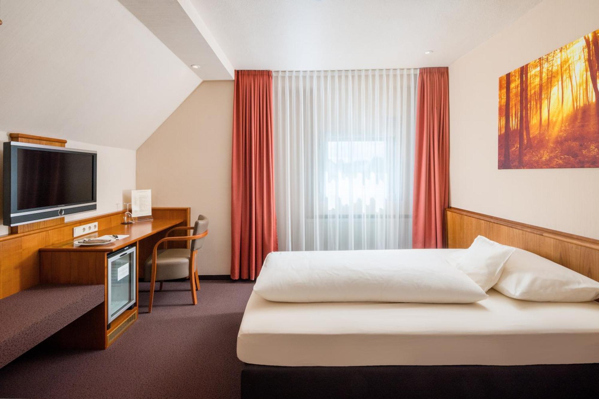 Hotel Straubs Schoene Aussicht クリンゲンベルク・アム・マイン エクステリア 写真