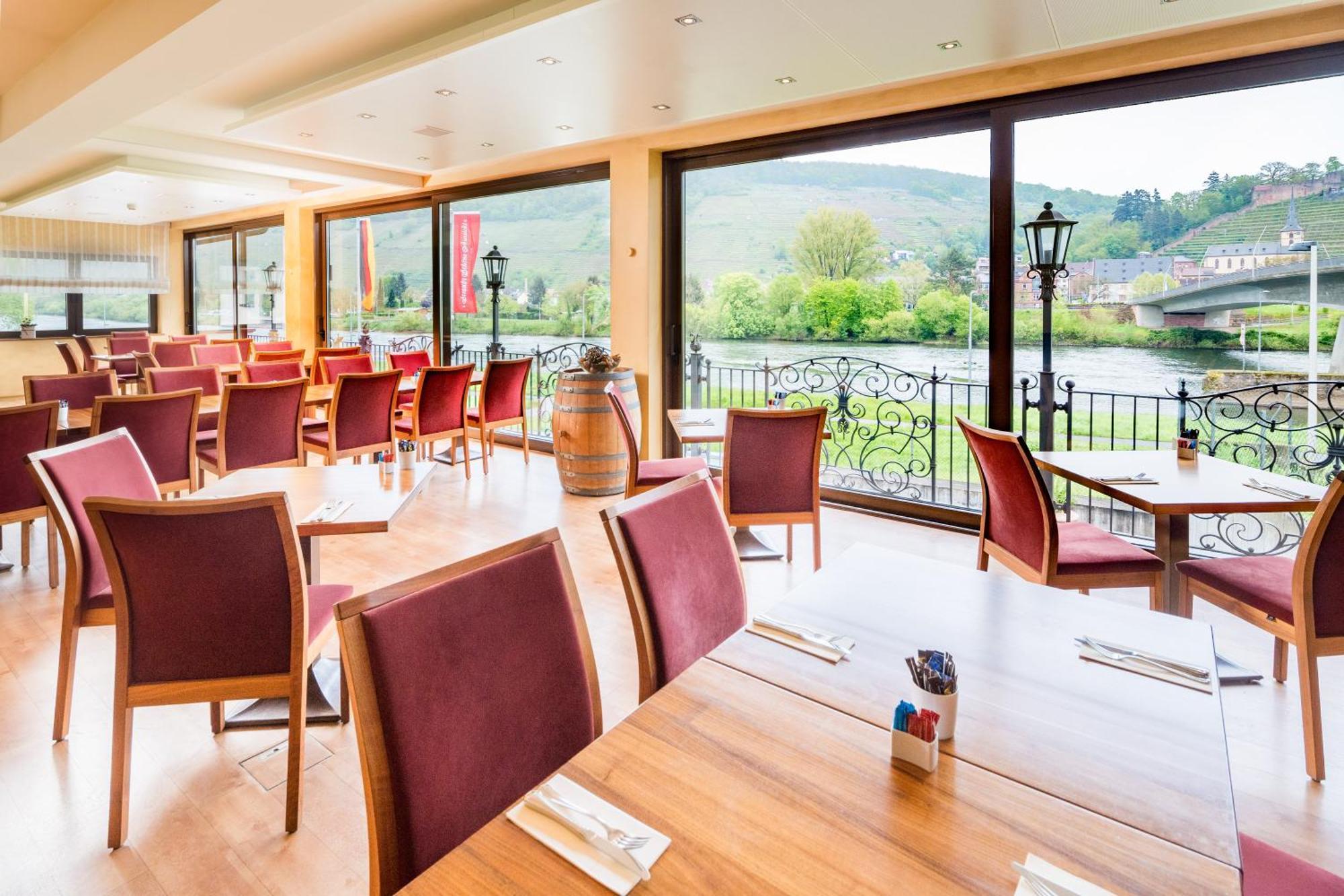 Hotel Straubs Schoene Aussicht クリンゲンベルク・アム・マイン エクステリア 写真
