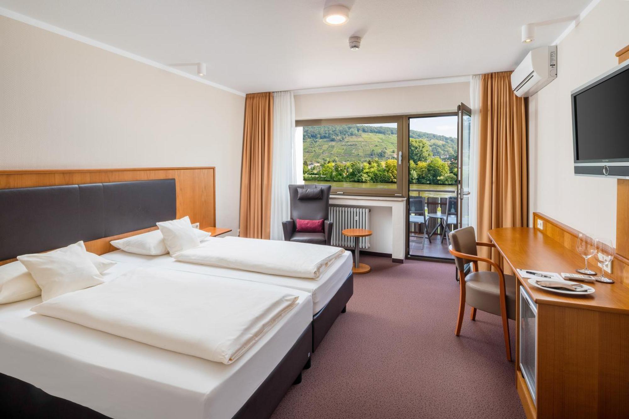 Hotel Straubs Schoene Aussicht クリンゲンベルク・アム・マイン エクステリア 写真