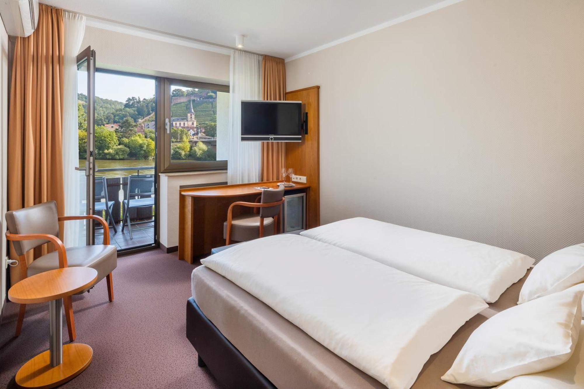 Hotel Straubs Schoene Aussicht クリンゲンベルク・アム・マイン エクステリア 写真