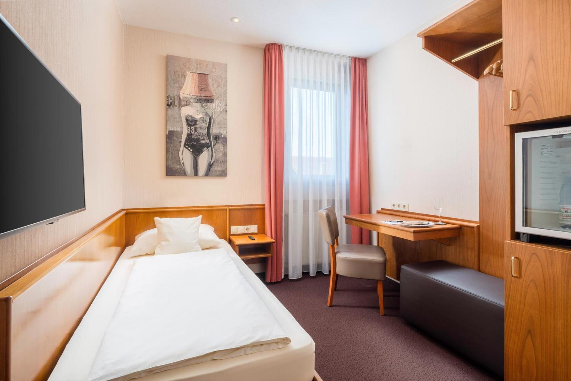 Hotel Straubs Schoene Aussicht クリンゲンベルク・アム・マイン エクステリア 写真