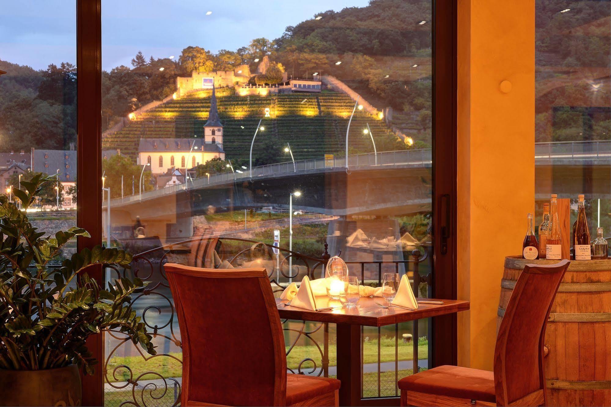 Hotel Straubs Schoene Aussicht クリンゲンベルク・アム・マイン エクステリア 写真