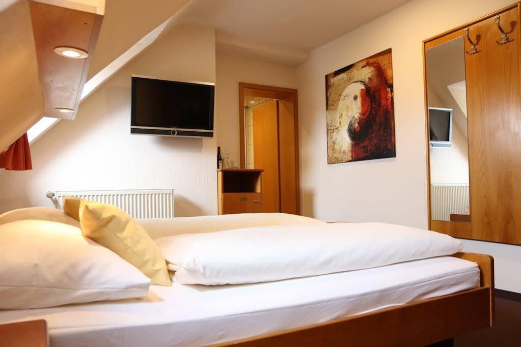 Hotel Straubs Schoene Aussicht クリンゲンベルク・アム・マイン エクステリア 写真