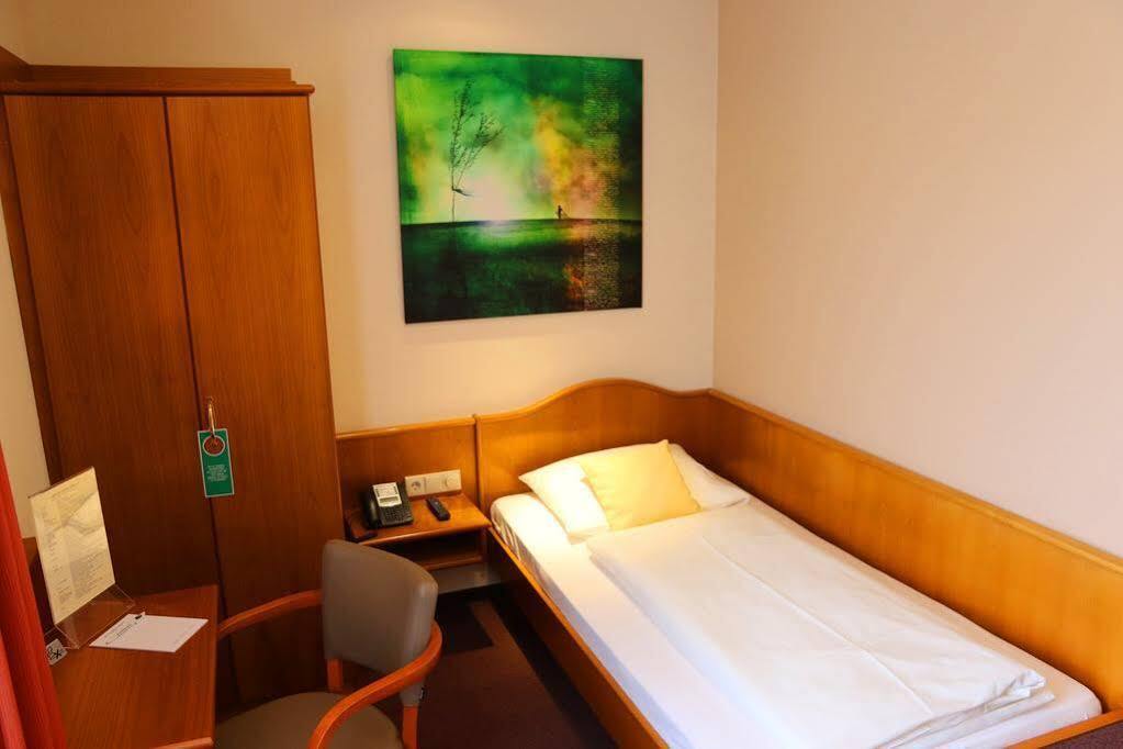 Hotel Straubs Schoene Aussicht クリンゲンベルク・アム・マイン エクステリア 写真